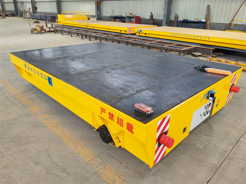 無(wú)軌電動(dòng)平板車：工業(yè)搬運(yùn)的“智慧引擎”